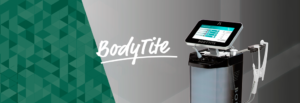 Imagem do aparelho BodyTite que é retangular e preto, com o nome escrito na lateral em branco. A imagem possui grafismos verdes e fundo cinza, com o logotipo do BodyTite no centro, em branco.